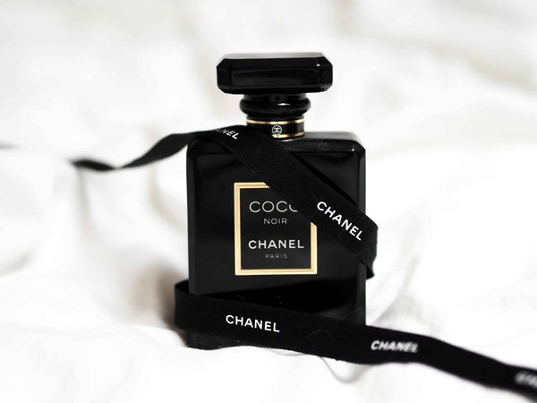 Qu'est-ce qui définit un parfum de luxe : Entre essence et élégance